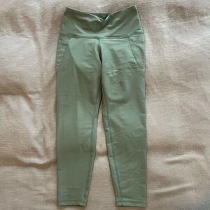 Old Navy | High-Waisted PowerSoft Crop Pocket Leggings | NWOT | Petite Medium